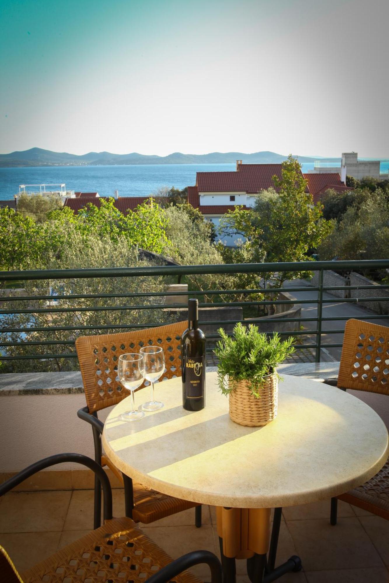 Apartments Vallis Rabiosa Zadar Rum bild
